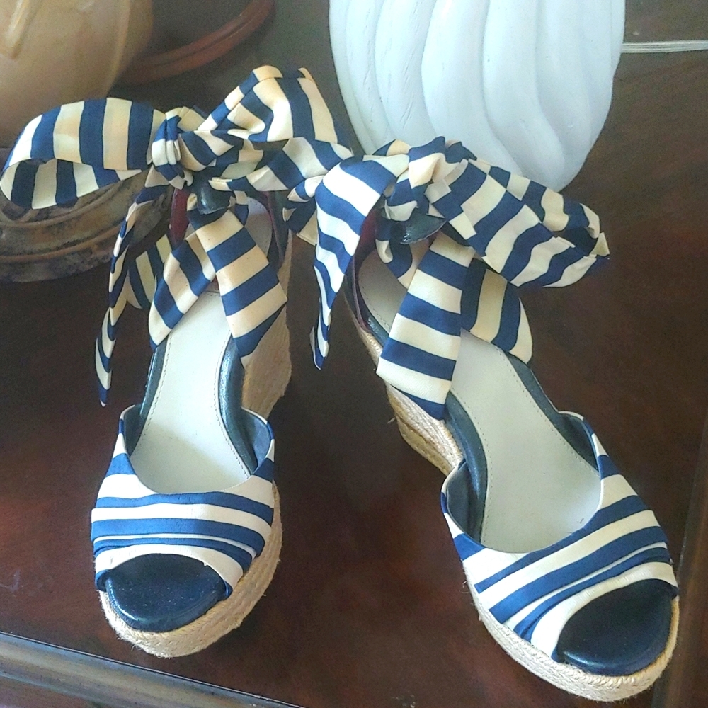 FINAL SALE! UGG 5 - 5.5 NAVY CREAM SILK LACE UP ESPADRILLE LUCIANNA WEDGE HEELS